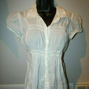 HEART SQUARED WHITE SHORT BUTTON DOWN SIZE MEDIUM